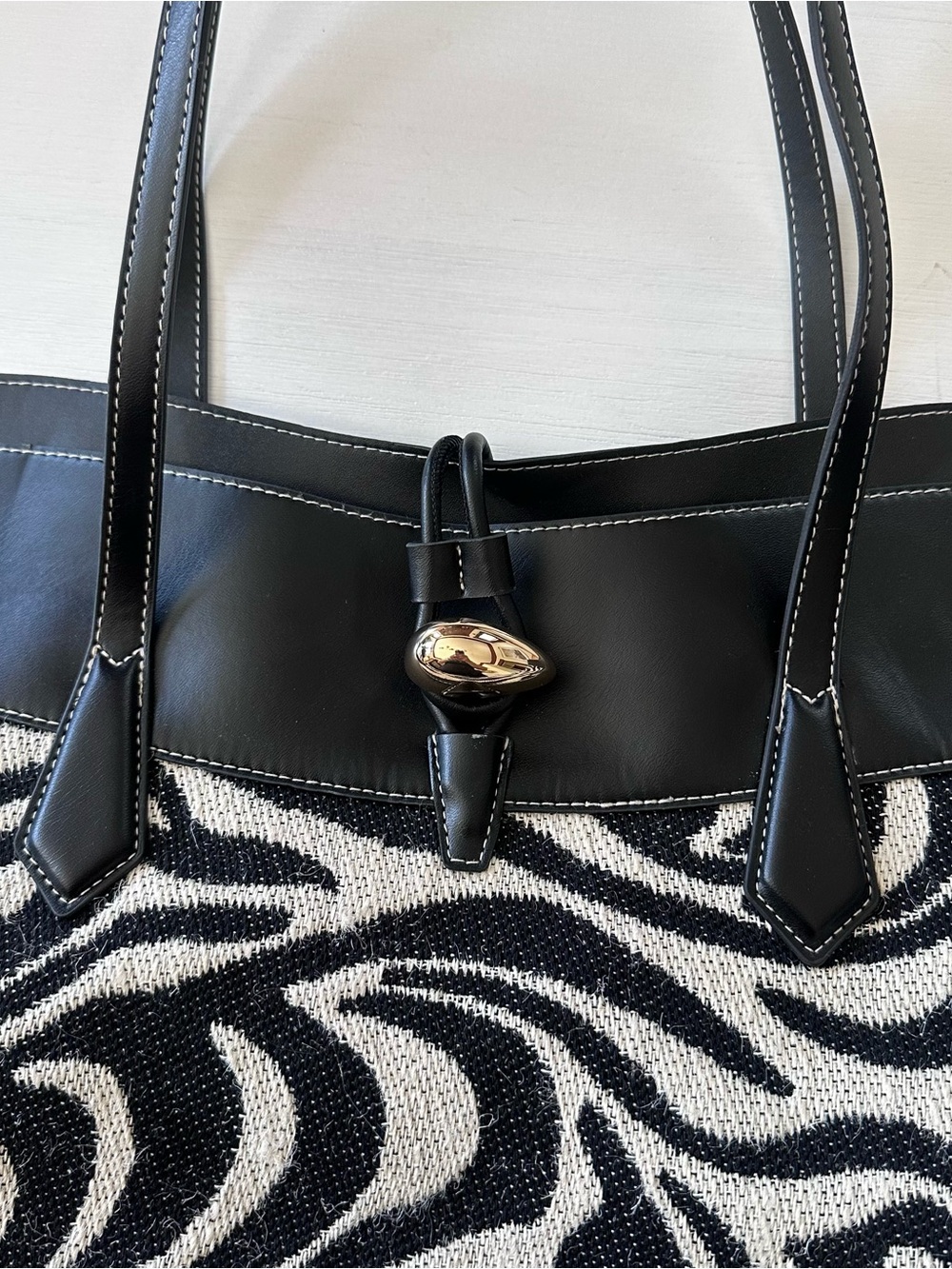 H&M Zebra Shopper - Picture 7 of 16